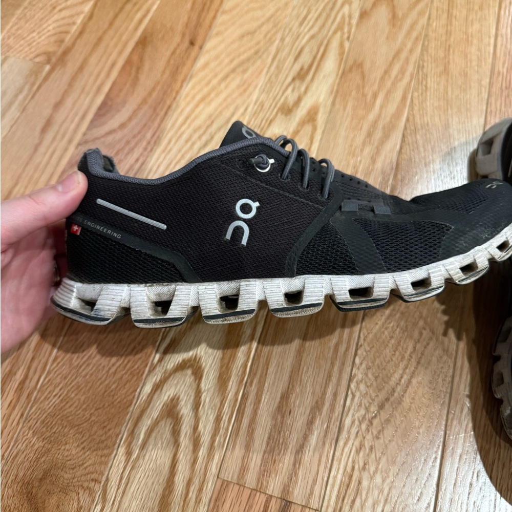 Women’s On Running Black Shoes size 7 - Picture 2 of 8